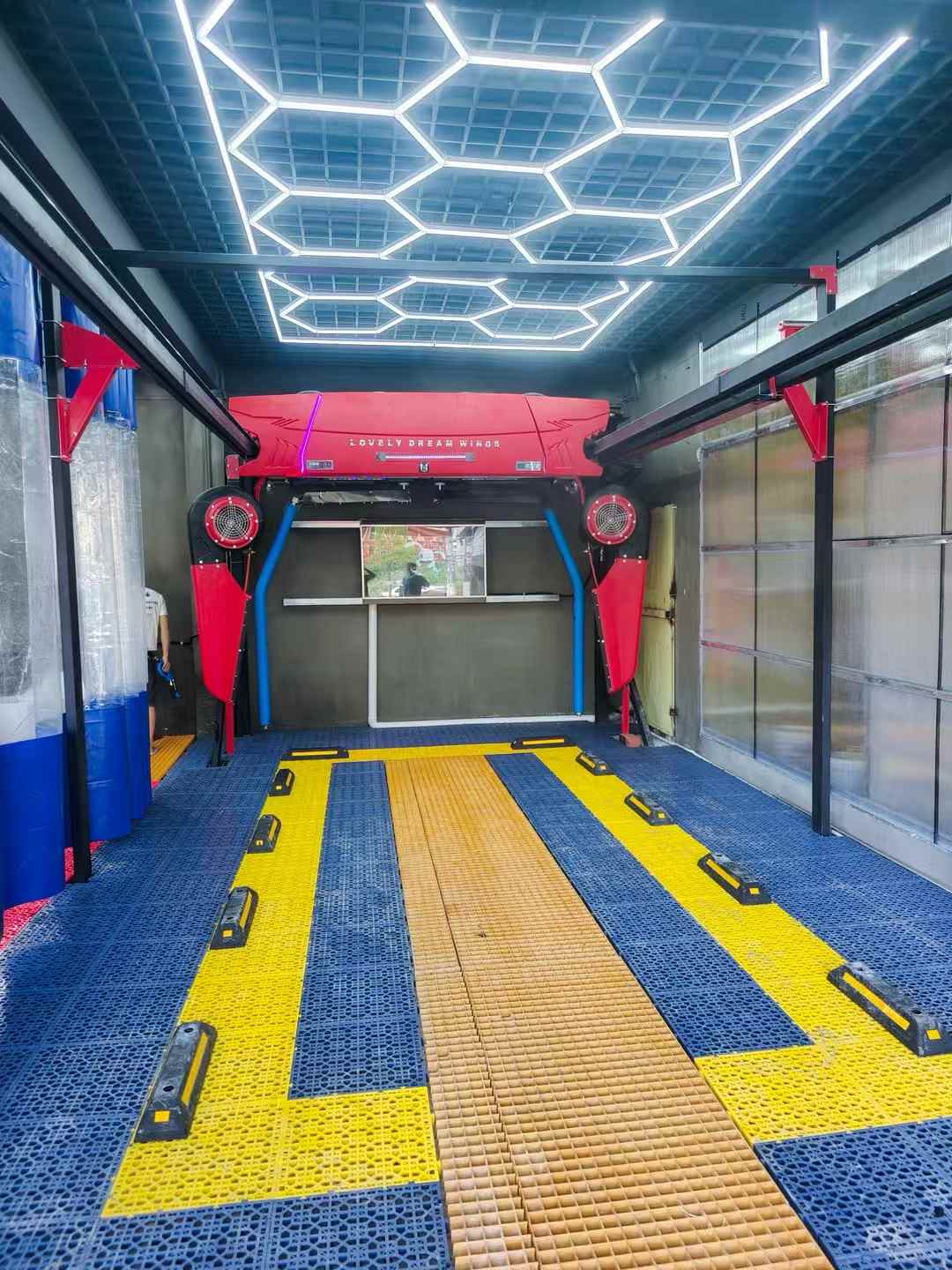 恭喜广西河池客户双鱼座3.0智能洗车机和糖糖二代自助洗车机安装调试完成