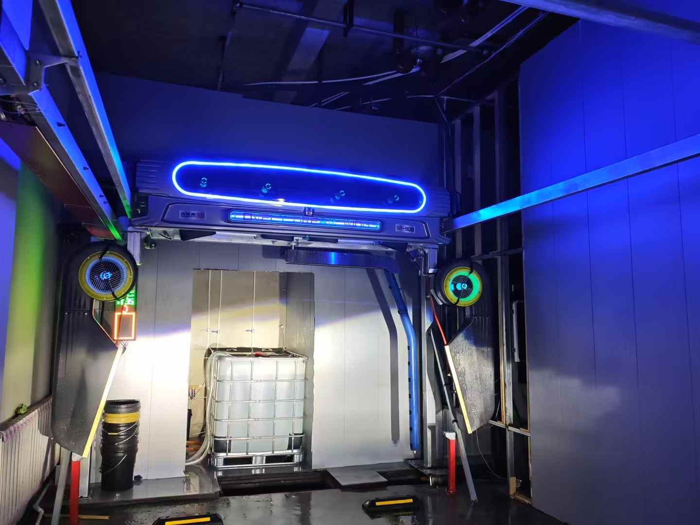 恭喜甘肃兰州水瓶座360度智能洗车设备安装调试完成!